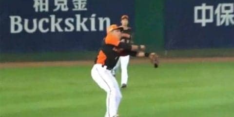 逆シングル好捕→一塁へキャノン送球…ジーター級好守にファン喝采「信じられない」