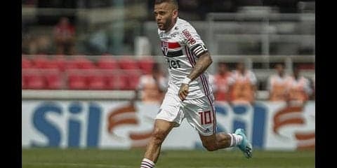 SBがゲームを仕切る。戦術変化が生んだ「10番」ダニ・アウベス