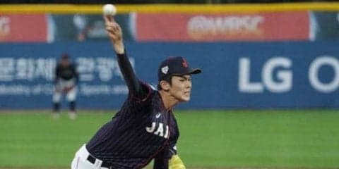 【U-18W杯】佐々木朗希、初回は最速153キロマークで無失点！　右手を気にする仕草も