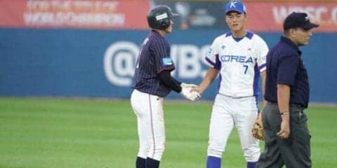 【U-18W杯】チーム牽引した1番打者・森敬斗　塁上で韓国選手らと交わした友好の握手