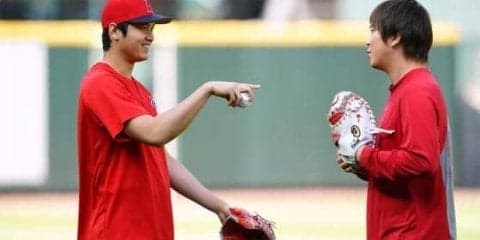 【MLB】衝撃の“大谷笑顔だらけTシャツ”を水原通訳が笑顔で着用…エ軍が写真を公開