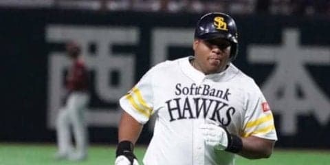 鷹が序盤でリード奪う　松田宣の300二塁打で先制、デスパイネが34号2ラン