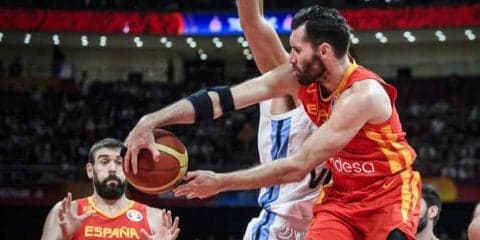 連動したチームバスケットでアルゼンチンを退けたスペイン、ワールドカップ優勝