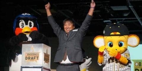 つば九郎が“ドラフト会議”で大暴れ!?　抽選で2連敗にくじを投げ捨てる…