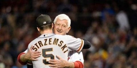 【MLB】殿堂入りの祖父と、ルーキーの孫による始球式　感動の瞬間に「だから野球は最高だ」