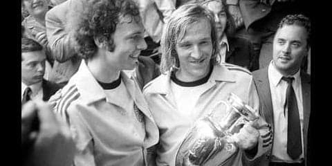 遠藤保仁タイプ。70年代欧州サッカー、忘れられない孤高の天才がいる