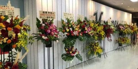 ロッテ福浦、引退試合はスタメン出場　サブロー、松坂ら豪華メンバーからの花もズラリ