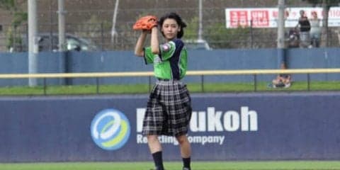 最速97キロ“野球少女”池田朱那、感激の始球式「斎藤佑樹選手に頑張ってと言われて…」