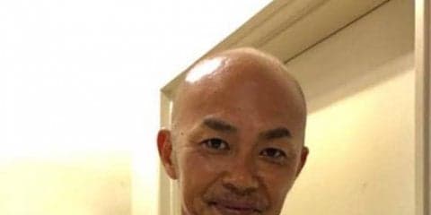 ロッテ、現役引退の福浦にブラックブラックガム贈呈　「自分にとって相棒のような存在」