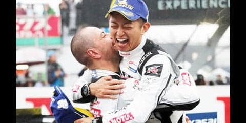 歓喜の抱擁。日産勢が苦戦続きのスーパーGTで一矢を報いた！