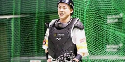 鷹牧原が有事に備え捕手練習　工藤監督「様になっていた、万が一というところ」