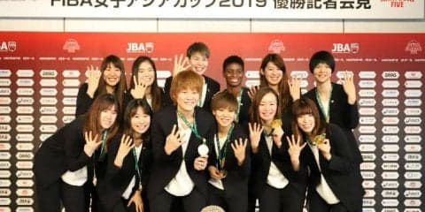 アジアカップ4連覇達成の日本代表、指揮官とキャプテンは笑顔で「やりました！」