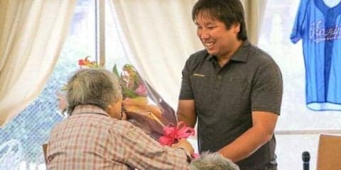 元ロッテ里崎氏が台風15号で被災した千葉の老人ホームを訪問　「できることを少しずつ」