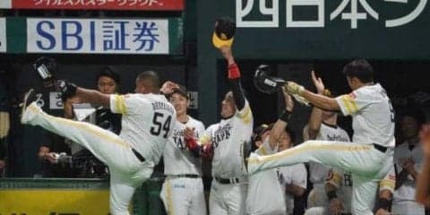 崖っぷちの鷹、逆転に成功！　柳田の同点打＆デスパ2ランで3回一挙3得点