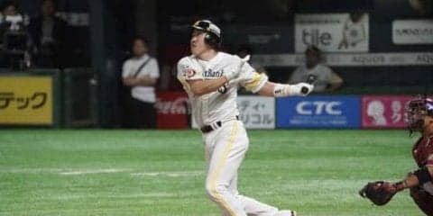 鷹の“CS男”内川が勝ち越し弾！　「打てる球を打ちにいこうと」CS通算10本目