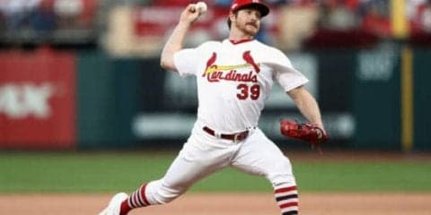 【MLB 地区S】元GマイコラスのPS初勝利で逆王手！　サヨナラ勝ちを呼ぶ10球3人斬り