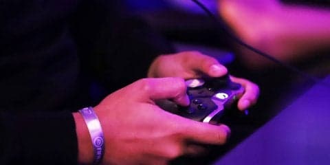 【eスポーツ選手向けセルフケア動画コラム#13】緊張から起こる動悸や胸の苦しみに効くツボ「天泉（テンセン）」