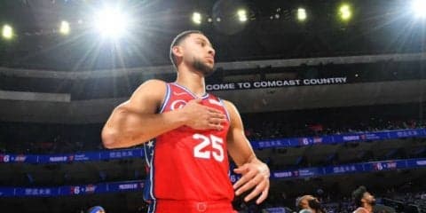 ベン・シモンズのNBAキャリア初の3ポイントシュート成功にチームもファンも熱狂