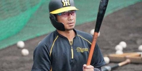 今季限りで退団の阪神鳥谷、CSファイナル初戦に代打で出場も…二ゴロ併殺打