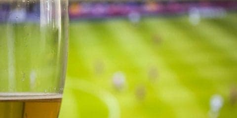 ビールが下から湧き出てくる！トッテナムのスタジアムに奇妙な光景が