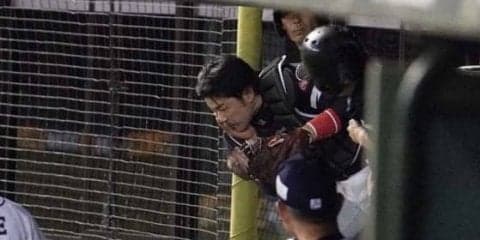 鷹・高谷が負傷交代のアクシデント　顎付近を裂傷し出血、ベンチに控え捕手いなくなる