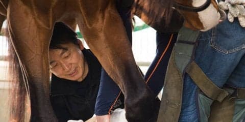 東京競馬場でカリスマ装蹄師・西内荘氏がトークショーに出演‬