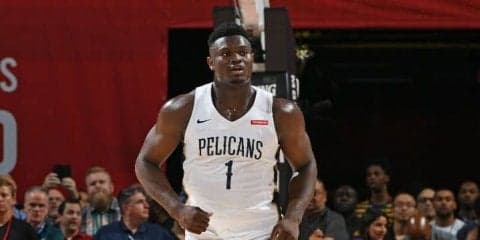 全米が注目する大型新人ザイオン・ウィリアムソン、右膝半月板を痛めて長期離脱へ