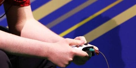 【eスポーツ選手向けセルフケア動画コラム#14】コントローラ操作で酷使した腕の疲労回復「上腕二頭筋」ストレッチ