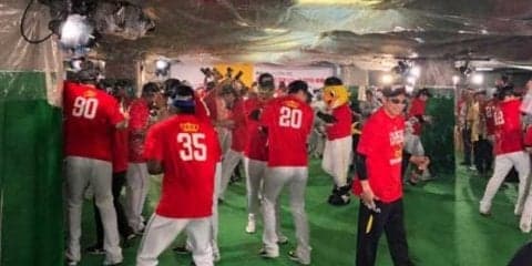 「日本一グッズはこれが良い」　鷹ガール書道家の“V3アート”動画にファン驚愕