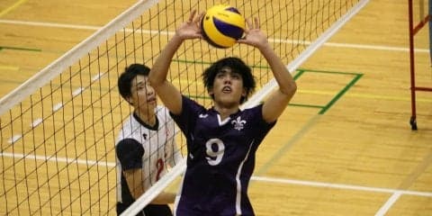 【バレーボール部】あと一歩が遠い……。２－０から逆転喫し、無念のリーグ戦８敗目