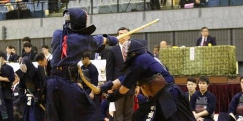 接戦制しベスト４　新体制へ弾みつける／全日本学生優勝大会