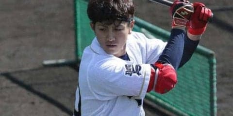 オリのイケメン小田の「かっこよすぎ」“秋コーデ”写真　筋肉にも驚愕「類まれなる足」