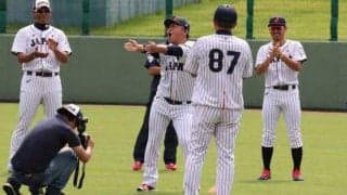 侍ジャパン、田口麗斗が2日連続で熱唱　「ハッピーバースデー」で爆笑誘う