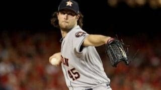 【MLB】WS第5戦で女性ファン2人がネット裏から胸を露出　無期限の球場出入り禁止処分に