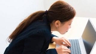 猫背の人は疲れやすい！？