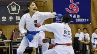 【空手道部】　女子組手競技が２回戦敗退で４年生引退