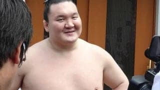 錣山親方が驚愕。九州場所の本命は、34歳にして体の厚みが増した白鵬