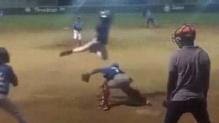 野球少年が“捕手越えダイブ”で神生還！　“大の字ジャンプ”に米「ずっと見入って…」