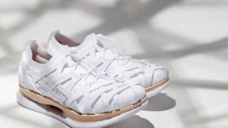 アシックス、建築家・隈研吾とコラボしたランニングシューズ「METARIDE AMU」限定発売