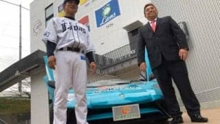 西武松井2軍監督、「憧れ」ランボルギーニに乗車してご満悦　「降りたくない」