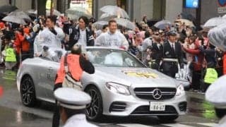 ソフトバンク、雨でも日本一パレードに25万人！　初体験の甲斐野「嬉しかった」