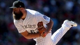 広島DJ・ジョンソン、「美しい妻」との球団正式サイン写真にファン歓迎「ようこそ」