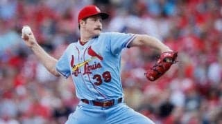 【MLB】元Gマイコラスの美人妻、抱きつき2S写真を公開「ママとパパはまだイケてるわ」