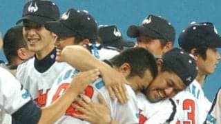 消滅する近鉄のホーム最終戦。松坂と中村は抱き合い、選手は号泣した