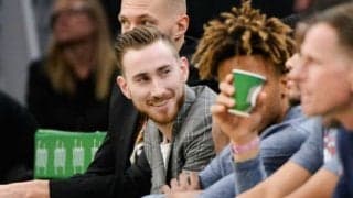 左手骨折で離脱中のゴードン・ヘイワード、大好きなゲームで指のリハビリを行う