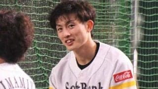 鷹が納会ゴルフの「ファッションチェック」写真公開　黄色の周東には「かわいい～」