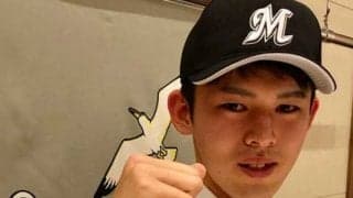 「こんな映像なかなか見れない」ロッテがドラ1佐々木のサインの瞬間を公開、ファン称賛