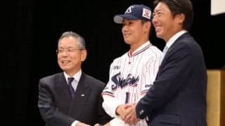 ヤクルトのドラ1奥川が「11」を初披露「1軍で投げて勝つ」　新人6選手が第一声