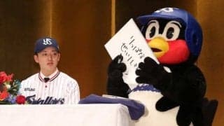 つば九郎が新入団選手発表で”大暴れ”　公開“NG”回答にドラ5長岡もタジタジ