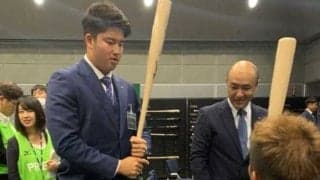 燕19歳村上、パ本塁打王・山川からスラッガーの極意「遠投のように打て」
